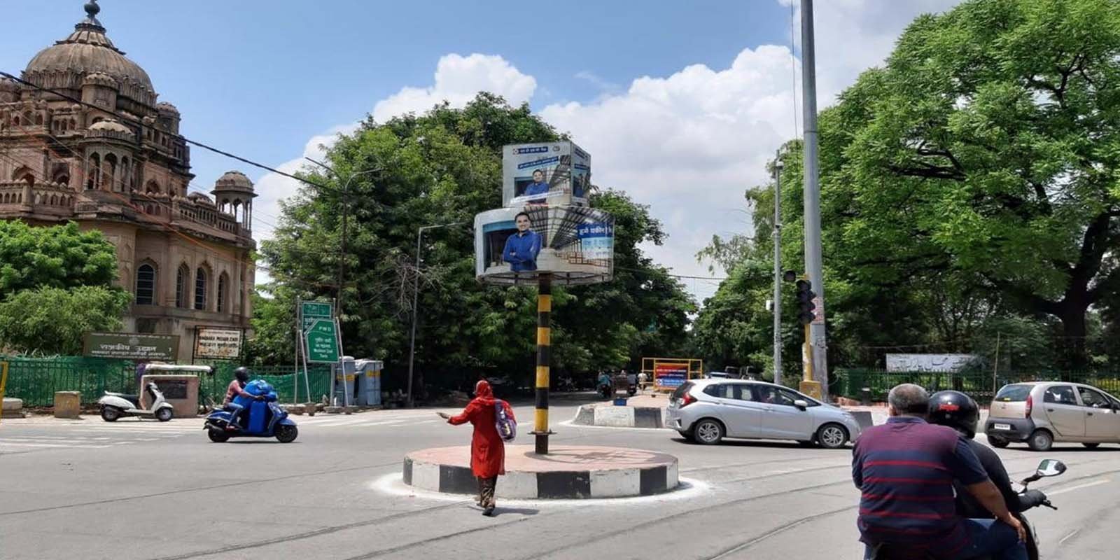 Traffic Island Advertising